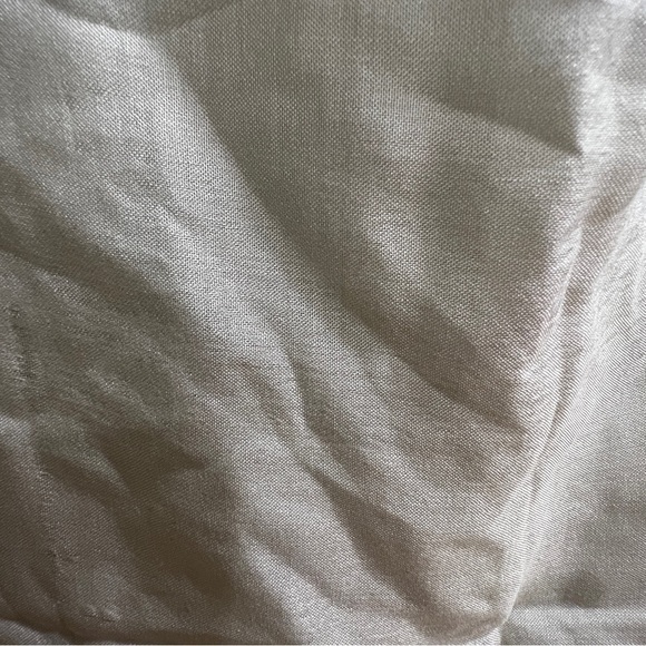 Soft green silk scarf - Picture 3 of 3